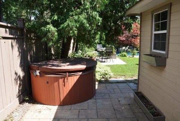 1035 Royal York Road - Photo 3 of 18