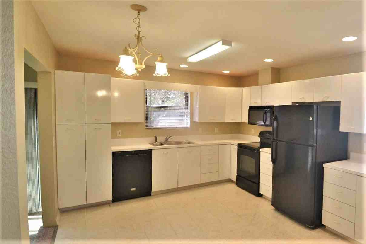 653 Middlebury Loop - Photo 3 of 11