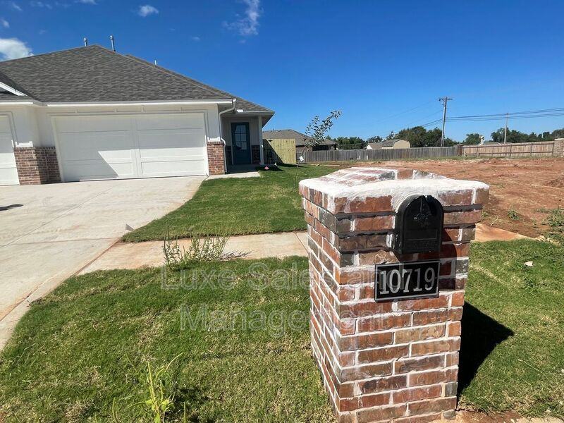 10719 Lawson Place Rd - Photo 2 of 33