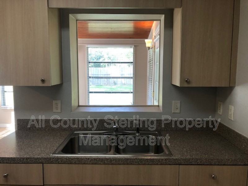 825 Driver Ave - Photo 4 of 12