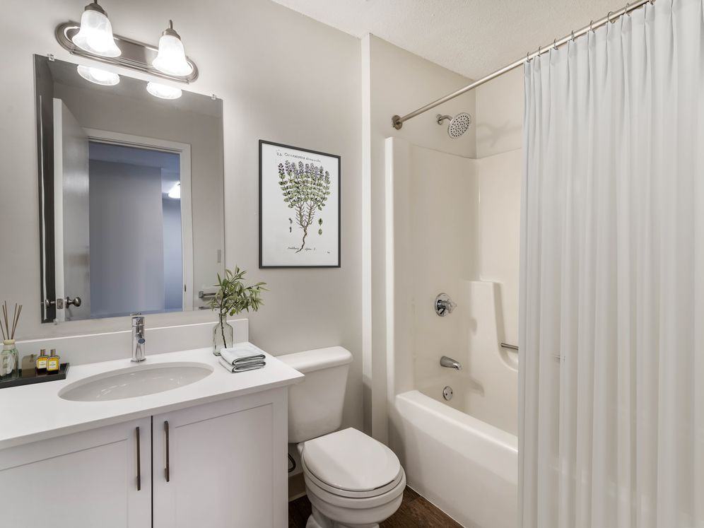 eaves Burlington - Photo 5 of 33