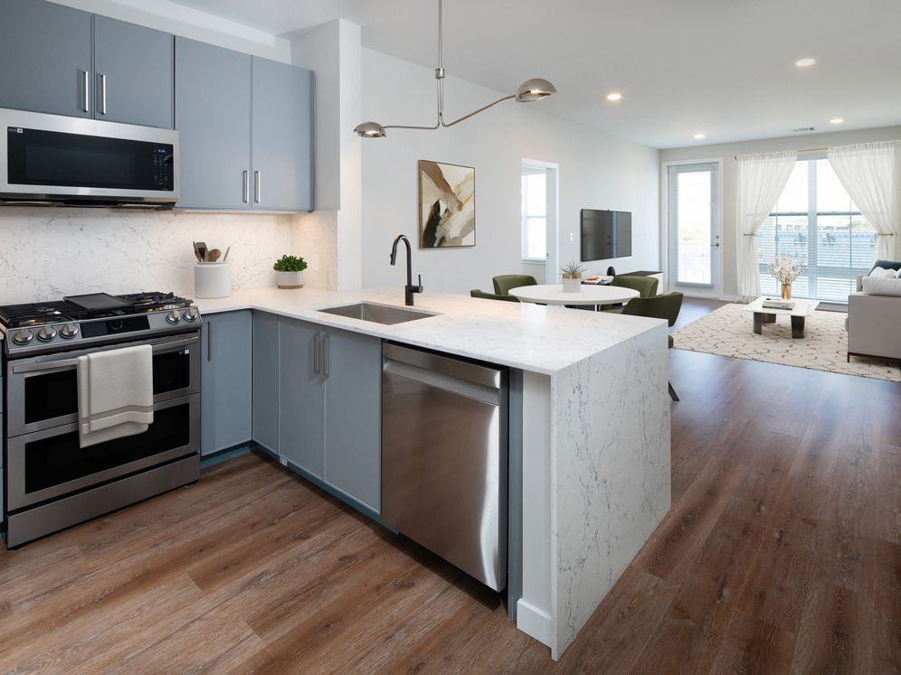 Avalon Harbor Isle - Photo 2 of 46