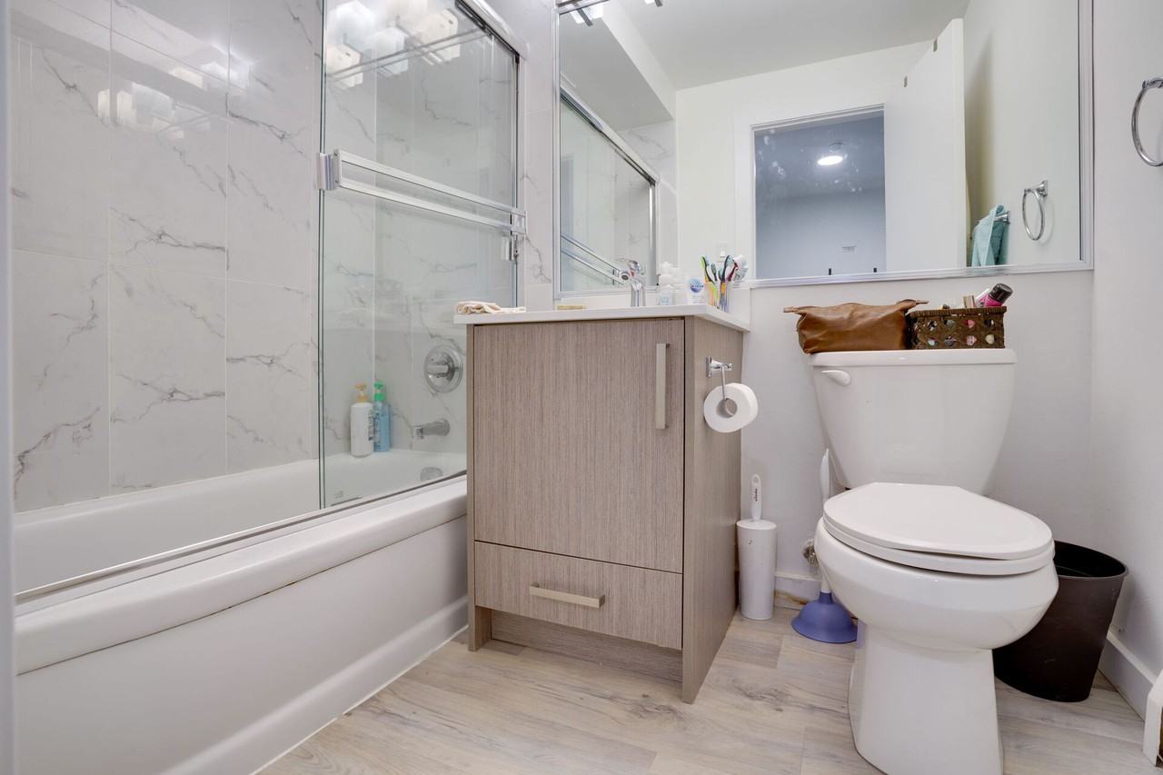1537 Burnaby Street - Photo 9