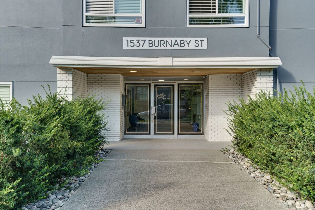 1537 Burnaby Street - Photo 12