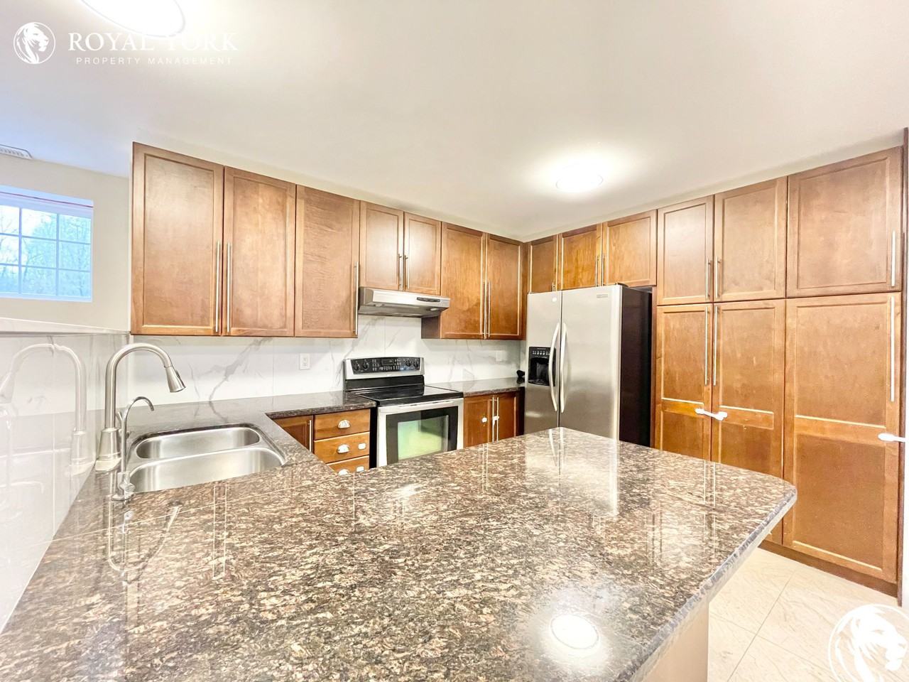 758 Sedore Ave #2 - Photo 2 of 33