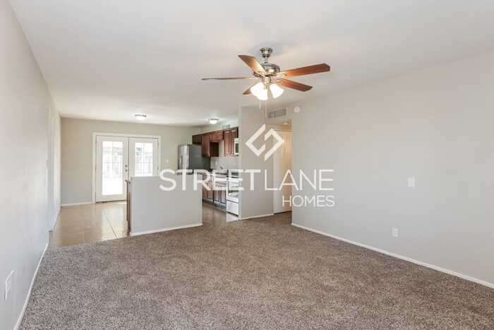 18410 N 33rd Ave - Photo 3 of 15