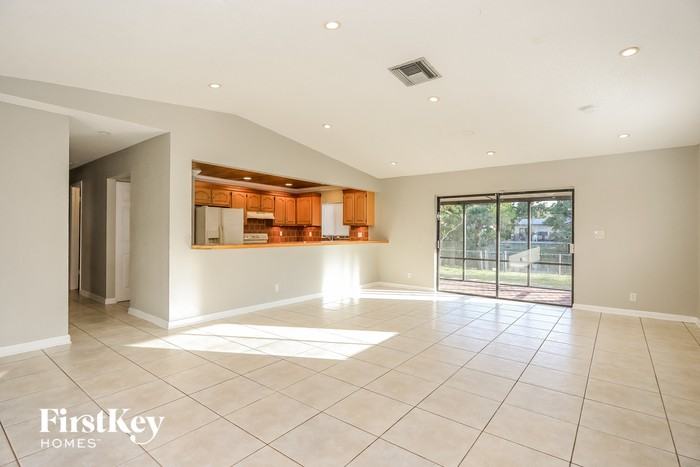 7606 Sw 8th Ct - Photo 2 of 15