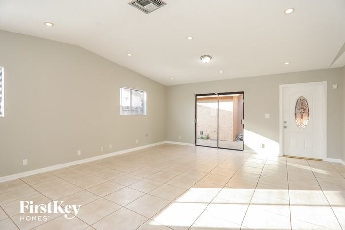7606 Sw 8th Ct - Photo 3 of 15