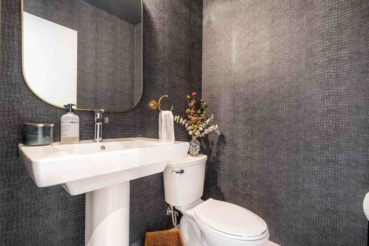 204 Pisces Terrace - Photo 3 of 25