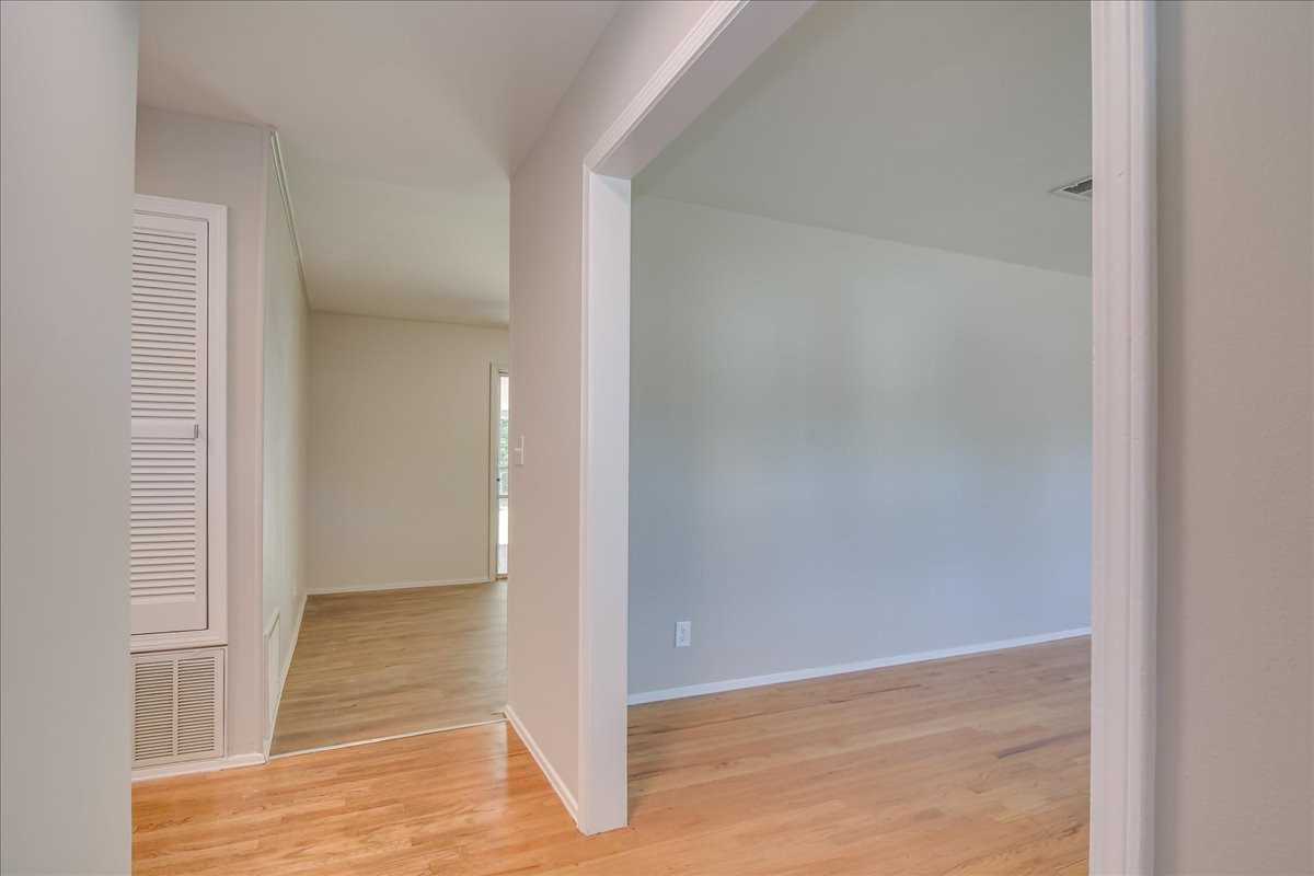 3210 Trailwood Ct #1 - Photo 7 of 33