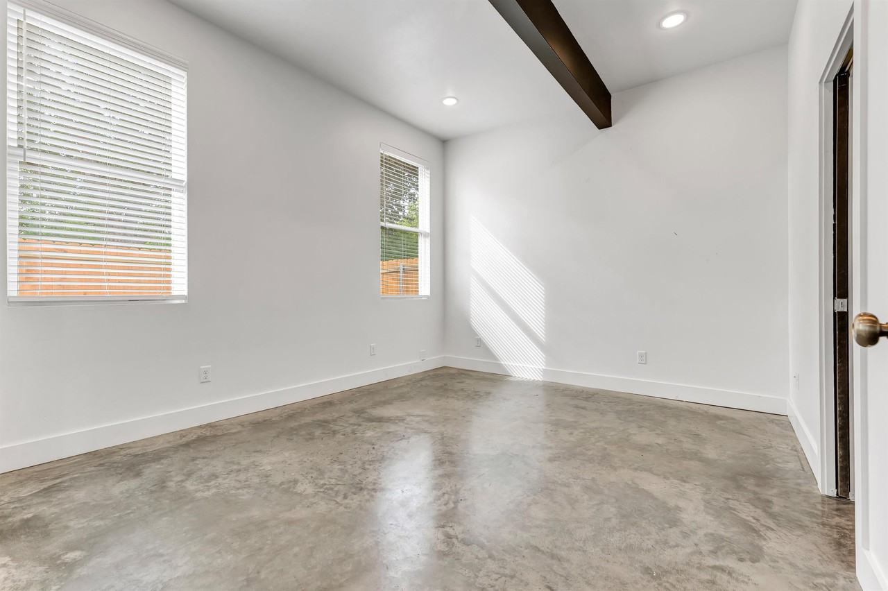 213 Lynn Dr #202 - Photo 6 of 36