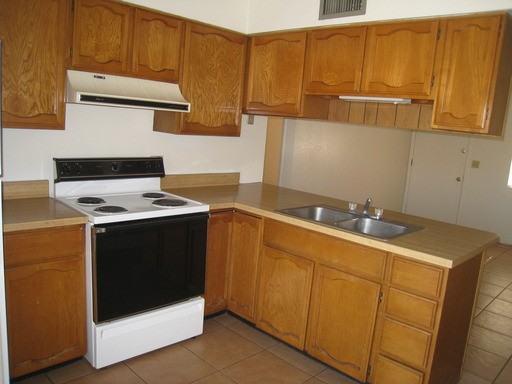 2675 N Alvernon Way - Photo 2 of 7