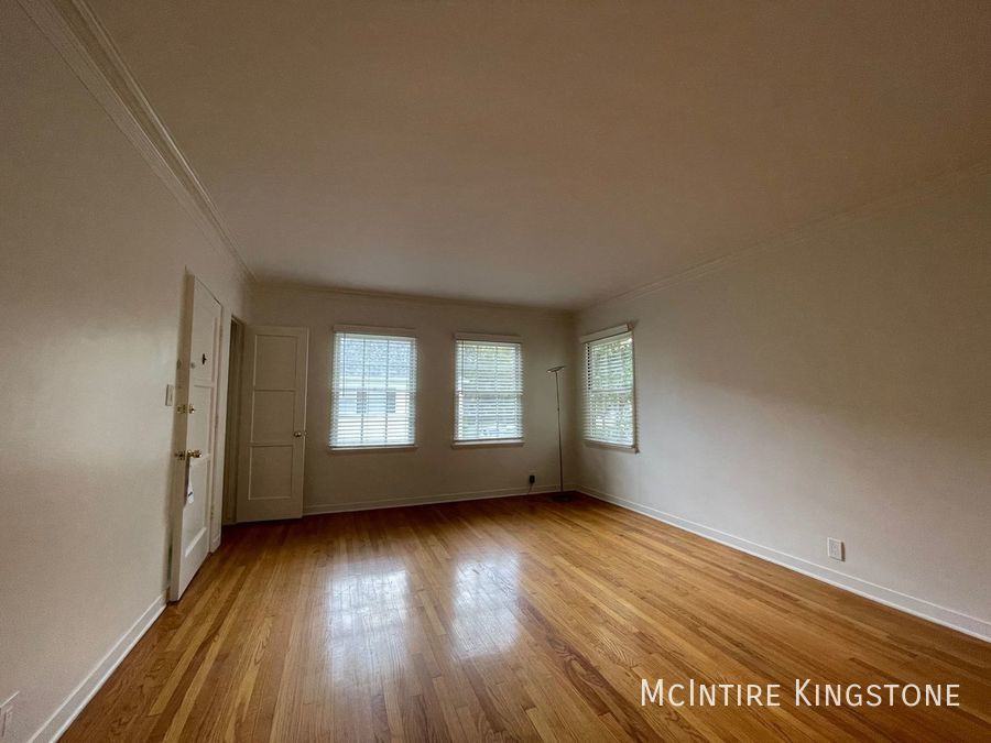 220 S Oakland Ave #D - Photo 3 of 22