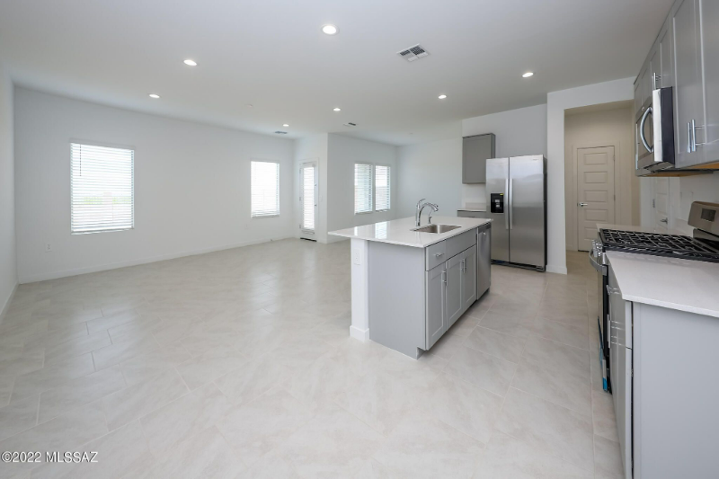 11156 S Weismann Dr - Photo 2 of 7