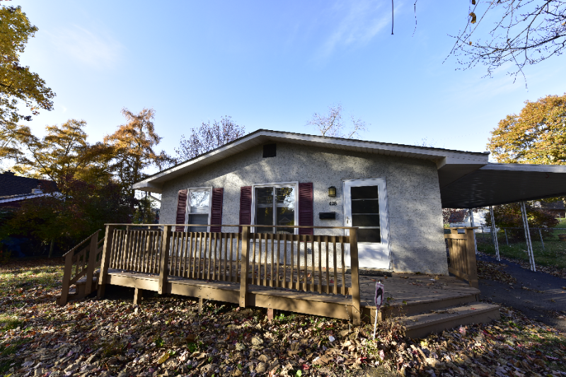428 Rosslyn Ave - Photo 3 of 25