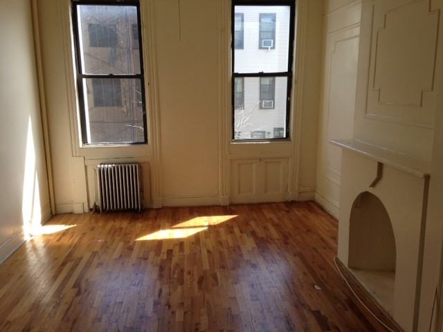 293 Jefferson St #3r - Photo 2 of 9