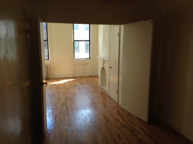 293 Jefferson St #3r - Photo 3 of 9