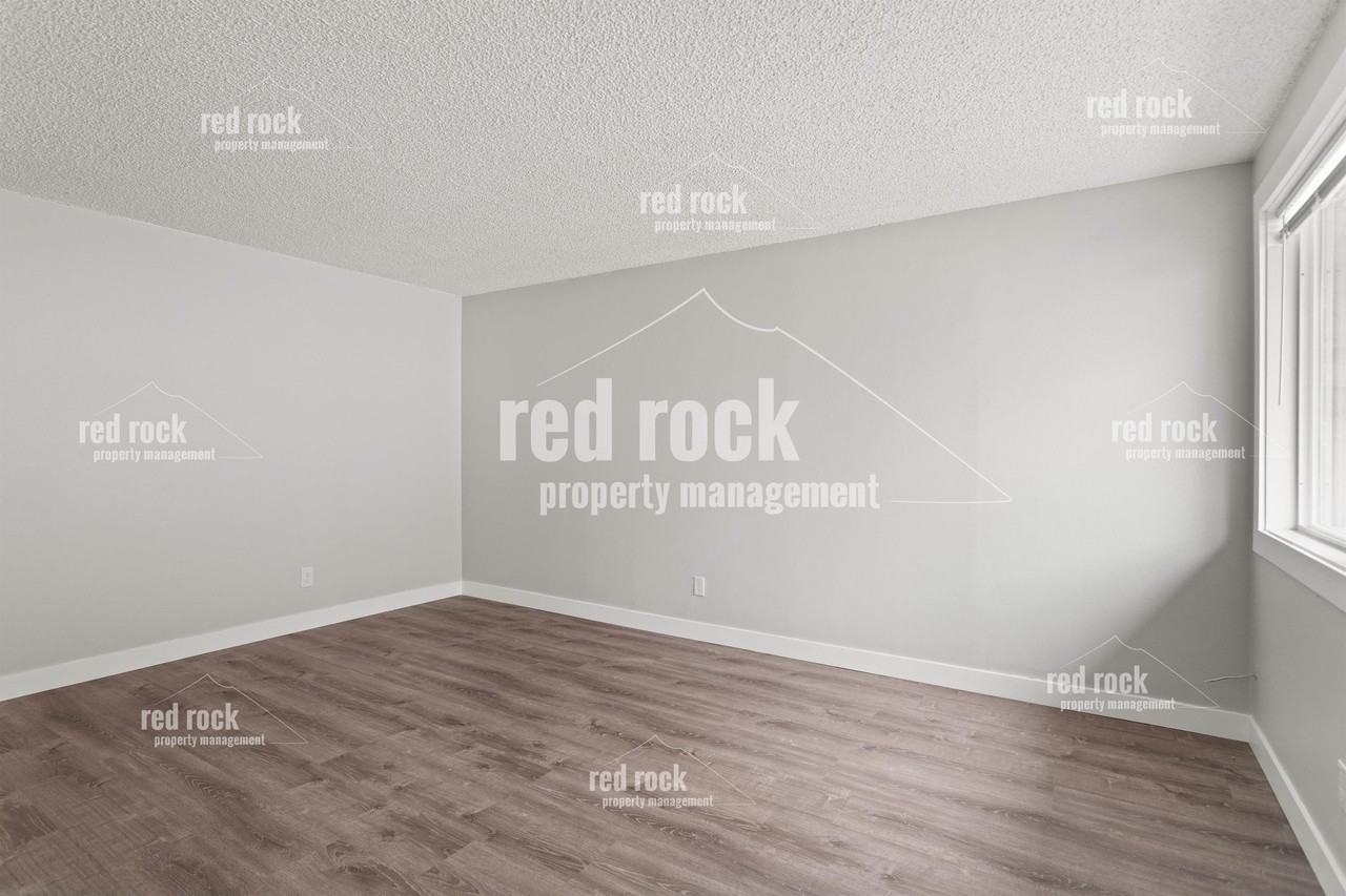 2424 E Diamond Ave #1 - Photo 4 of 23