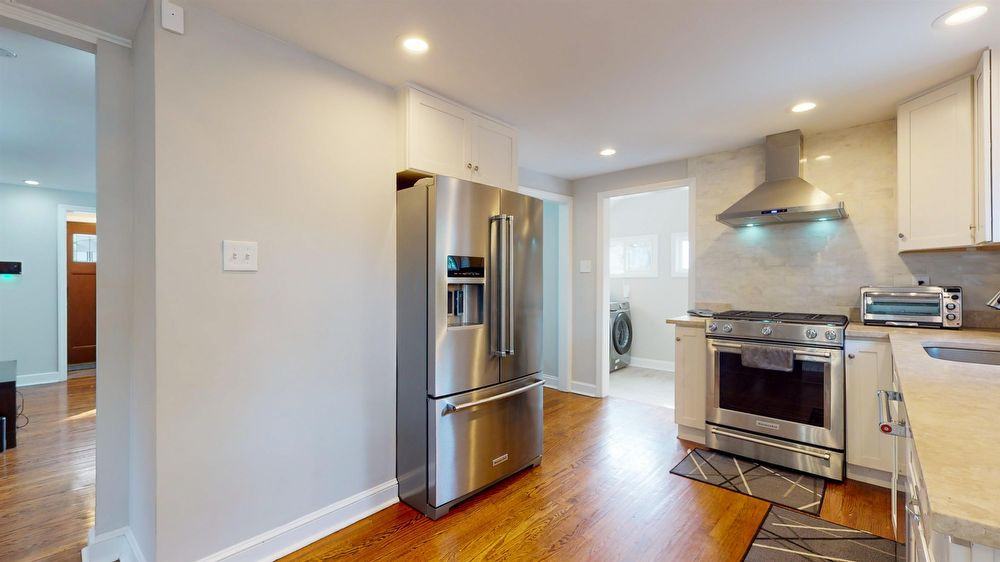 34 Wood Ave - Photo 3 of 36