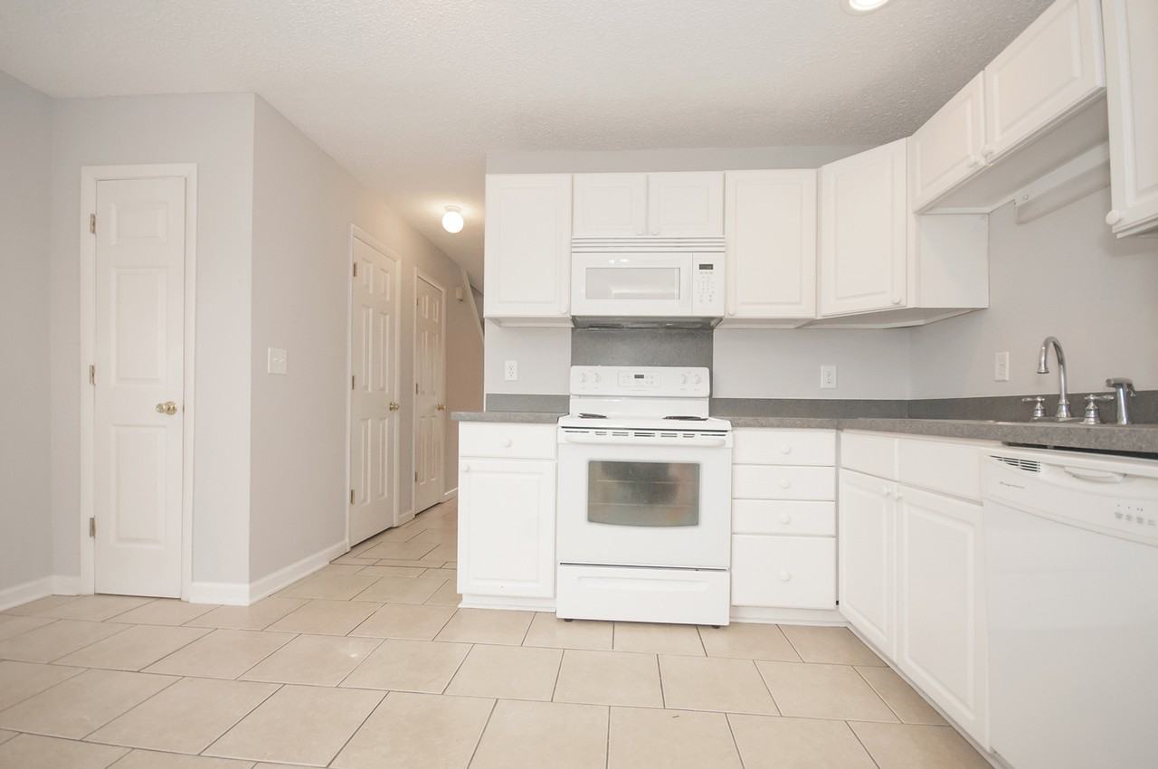 9 Anderson Ave #B - Photo 3 of 11