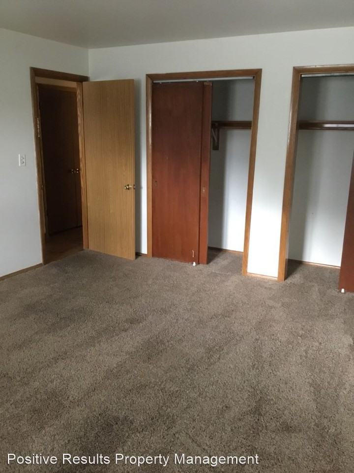 2525 Conklin Dr - Photo 2 of 5