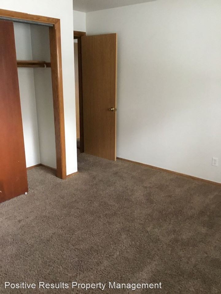 2525 Conklin Dr - Photo 3 of 5