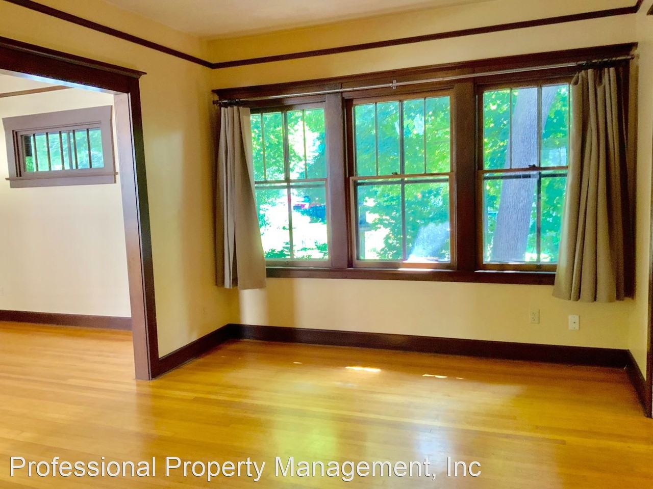 335 S 5th St W - Photo 3 of 9