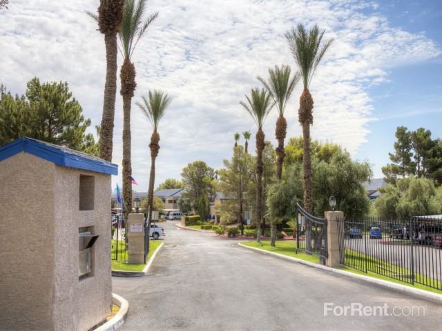 Silver Stream Apartments - Photo 3 of 31