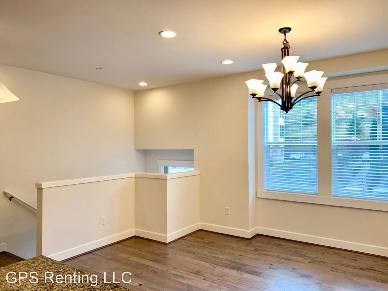 1011 10th Ave Ne - Photo 3 of 20