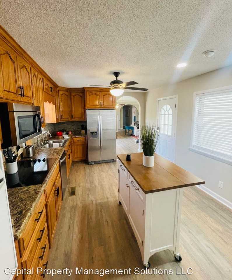 1015 Maple Dr Nw - Photo 2 of 11