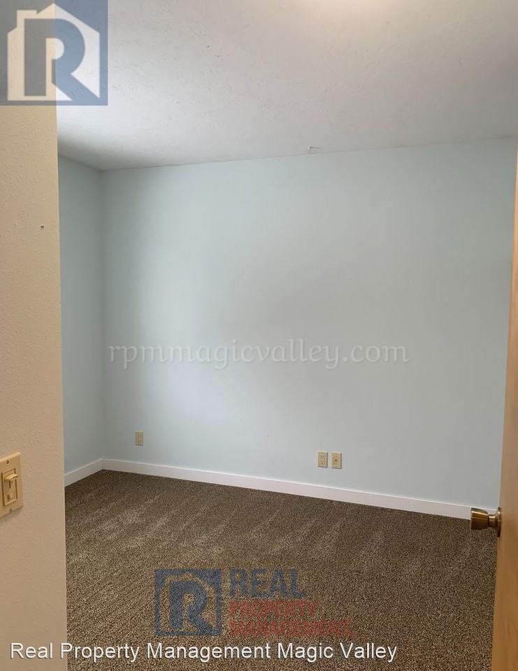 418 N Cherry St - Photo 3 of 29