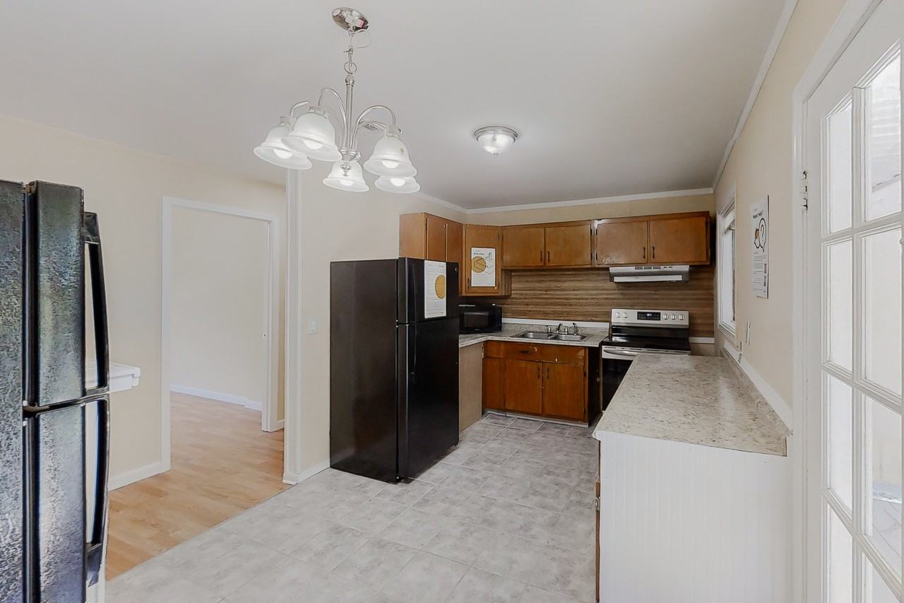 Brian Ln - Photo 4 of 8