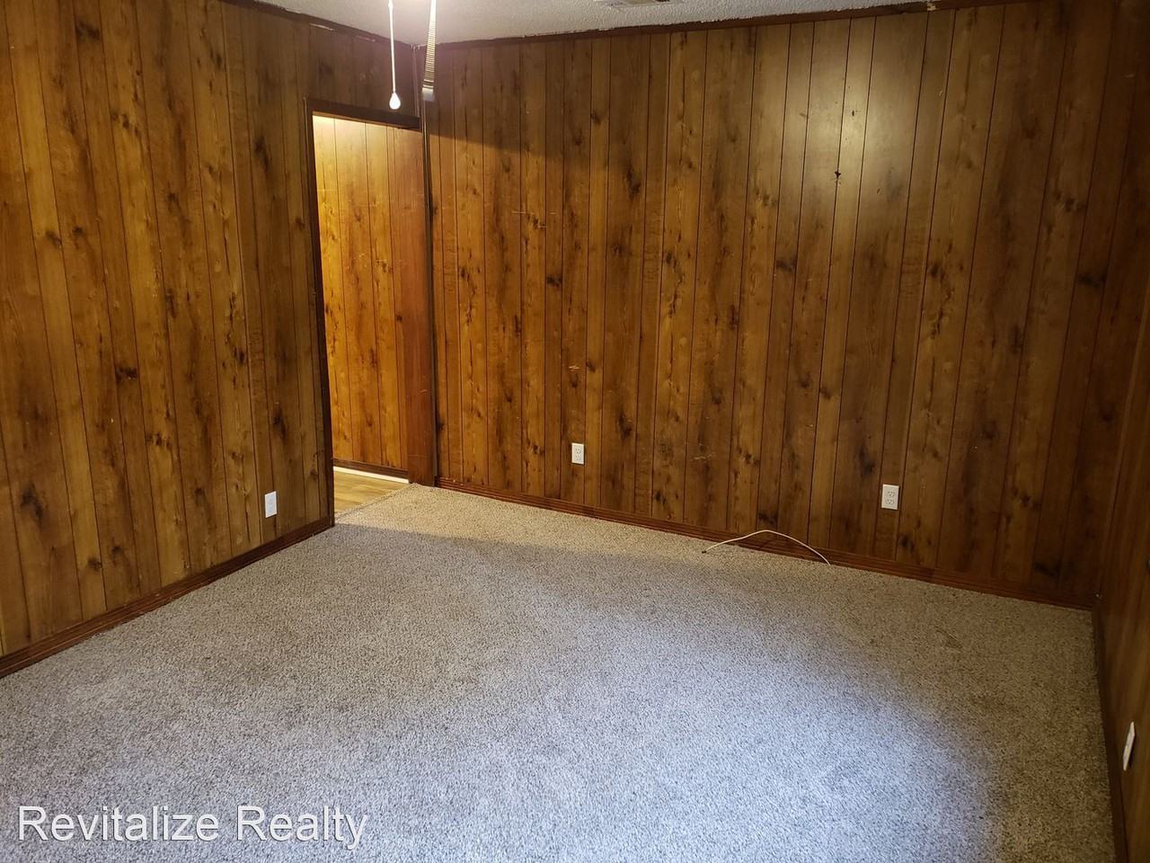 319 W Main St - Photo 2 of 10