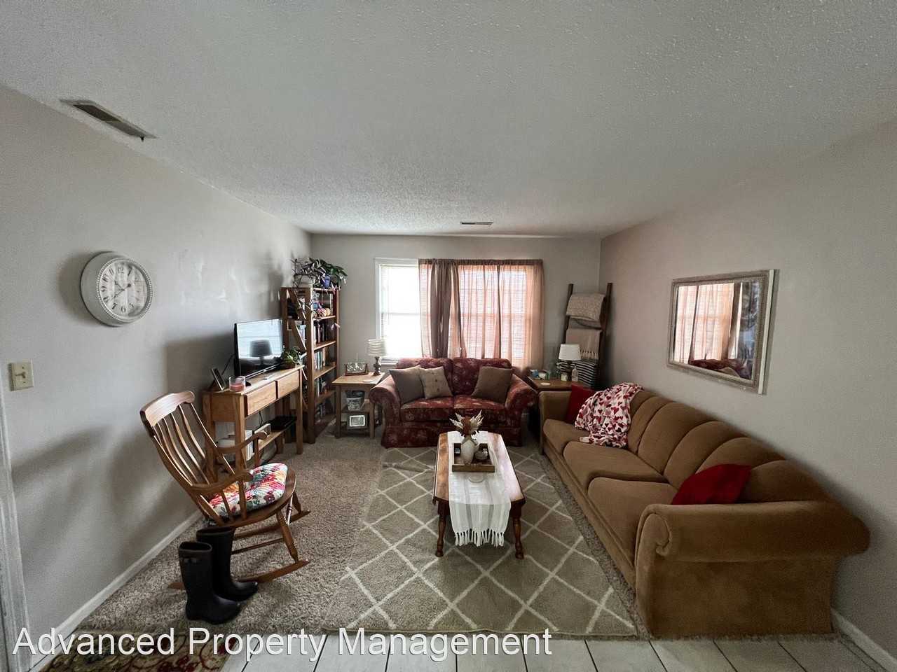 1115 N 12th St #6 - Photo 2 of 9