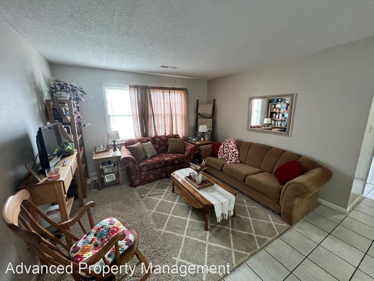 1115 N 12th St #6 - Photo 3 of 9