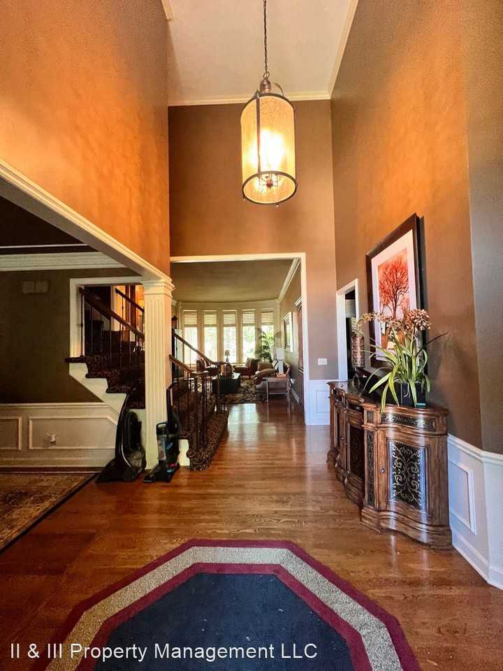 12501 Fairway Rd - Photo 2 of 46