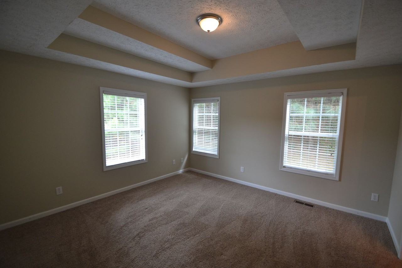 136 Hugh Ave - Photo 2 of 6