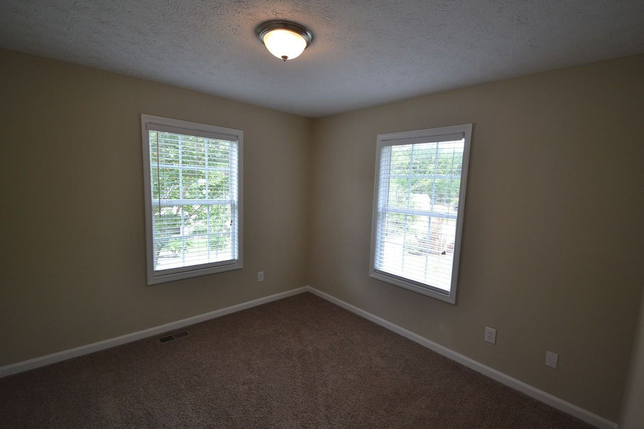 136 Hugh Ave - Photo 3 of 6