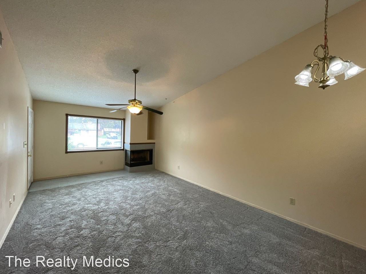 1544 Franklin Cir - Photo 3 of 18