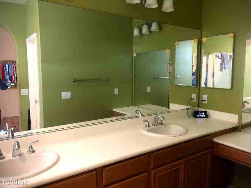 710 Multnomah Ct - Photo 3 of 15