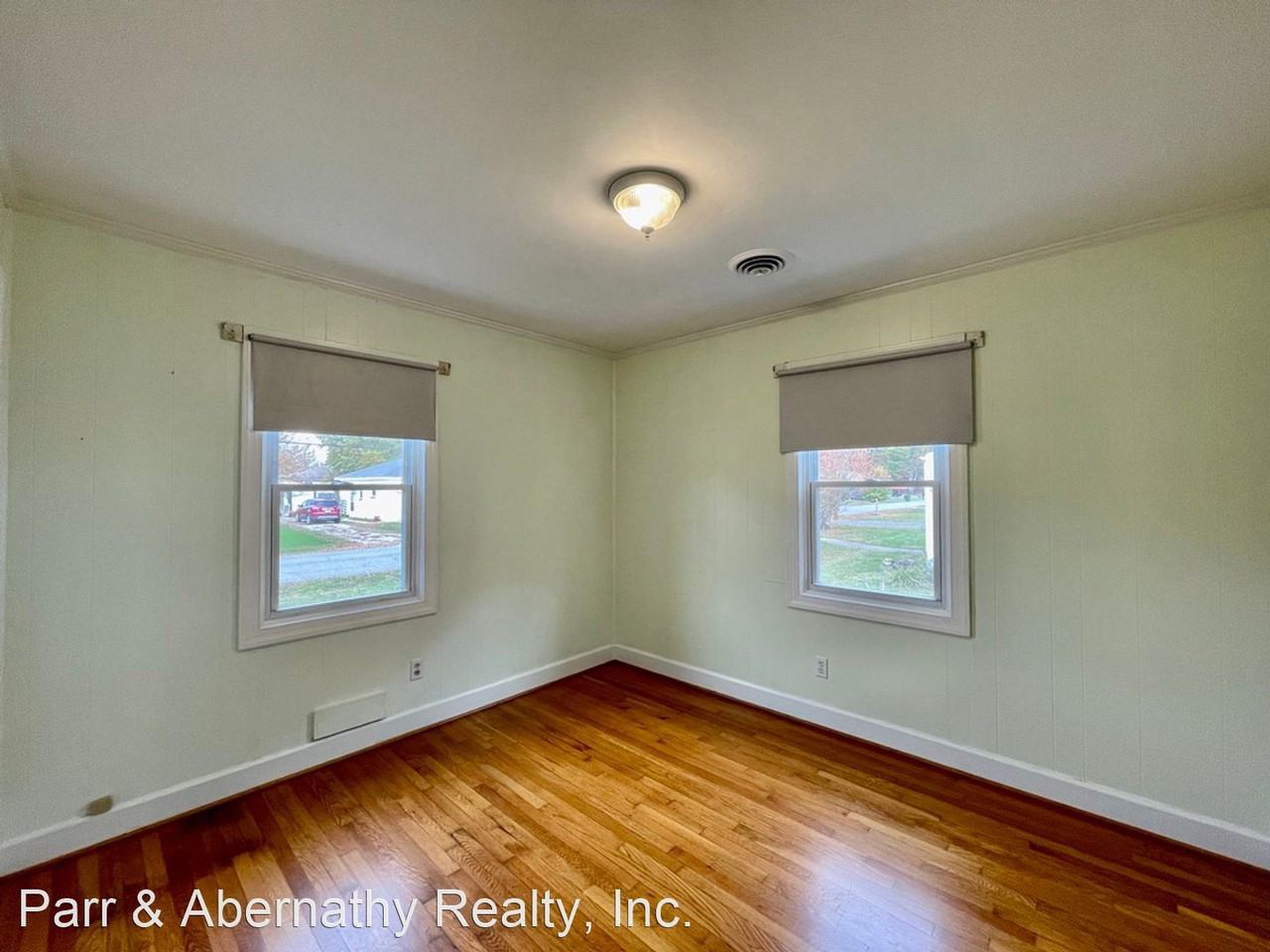 1109 Smithfield Ave - Photo 3 of 37