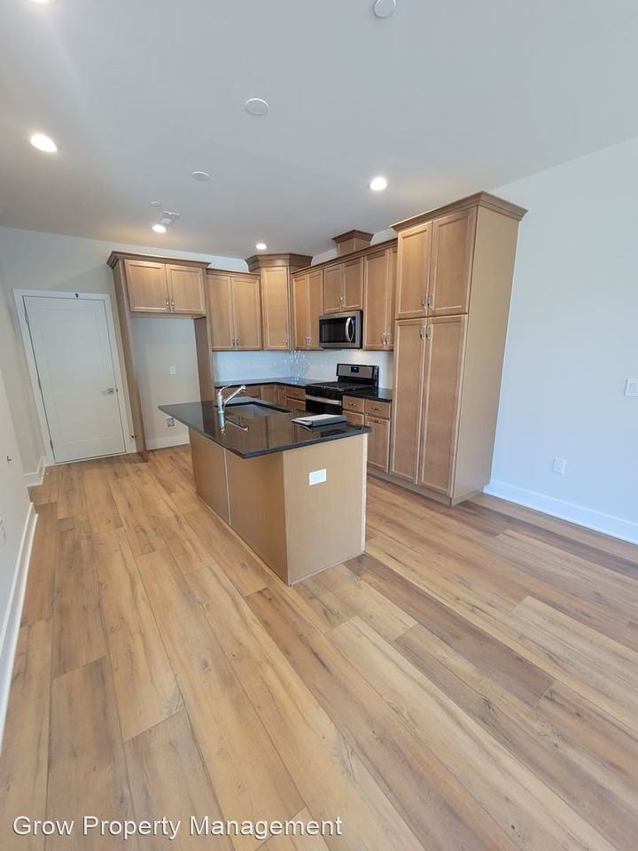 3001 Cityview Walk #196 - Photo 3 of 36