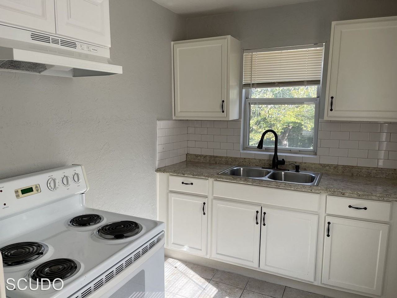 109-111 N Vermont St - Photo 2 of 15