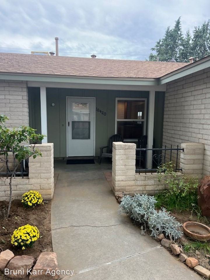 10420 Hendrix Ave Ne - Photo 2 of 17