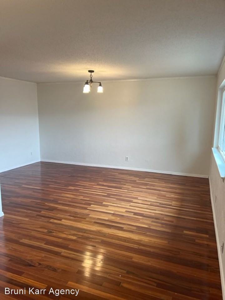 10420 Hendrix Ave Ne - Photo 3 of 17