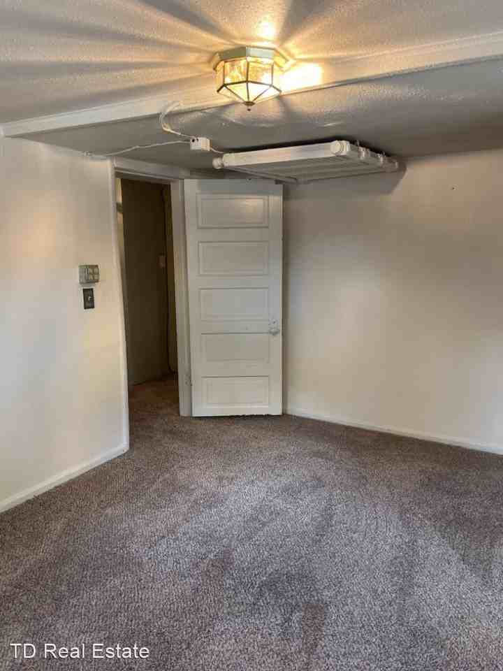 907 West 27th Street - Photo 3 of 4