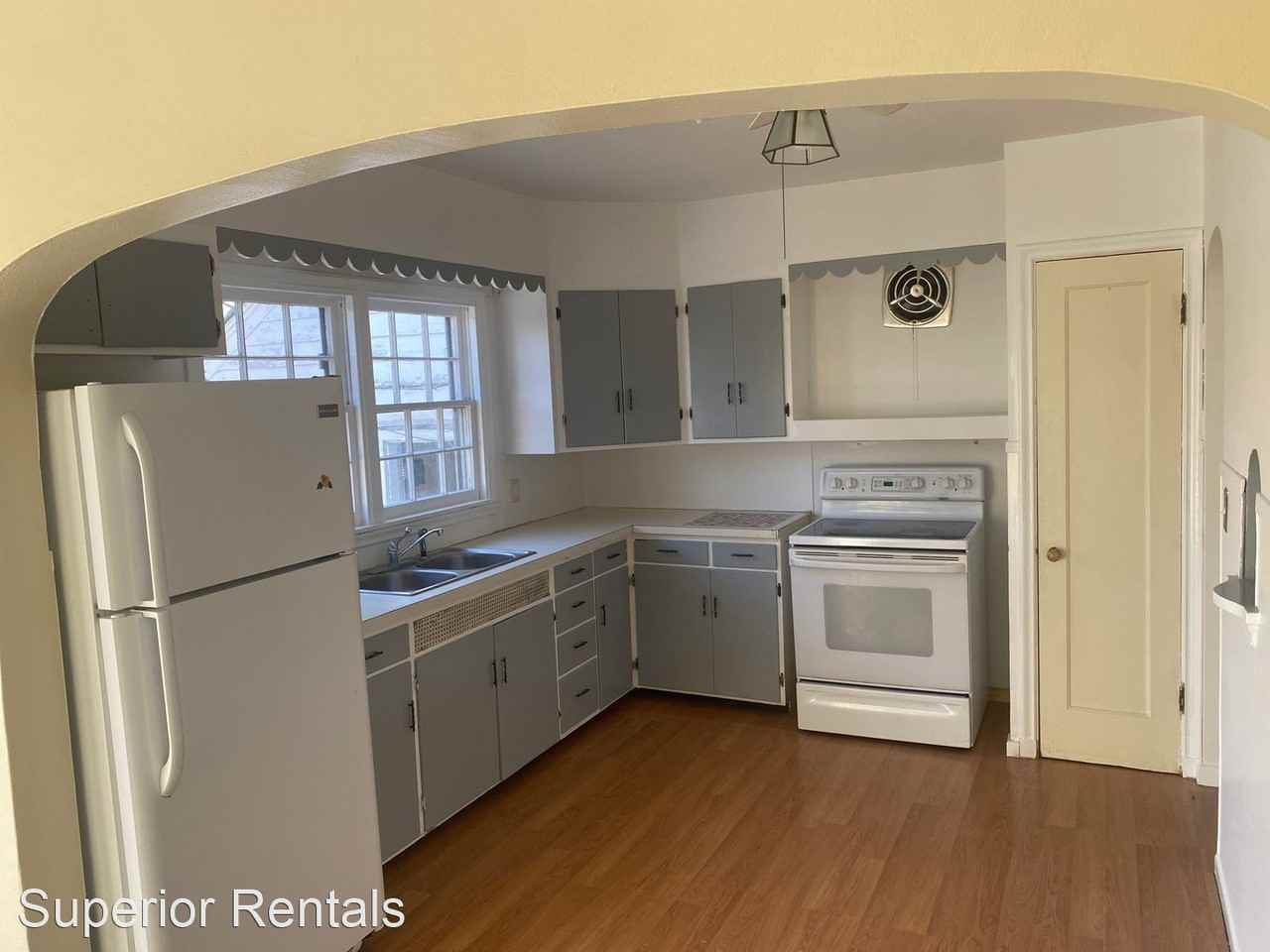 210 E 9th St - Photo 2 of 11