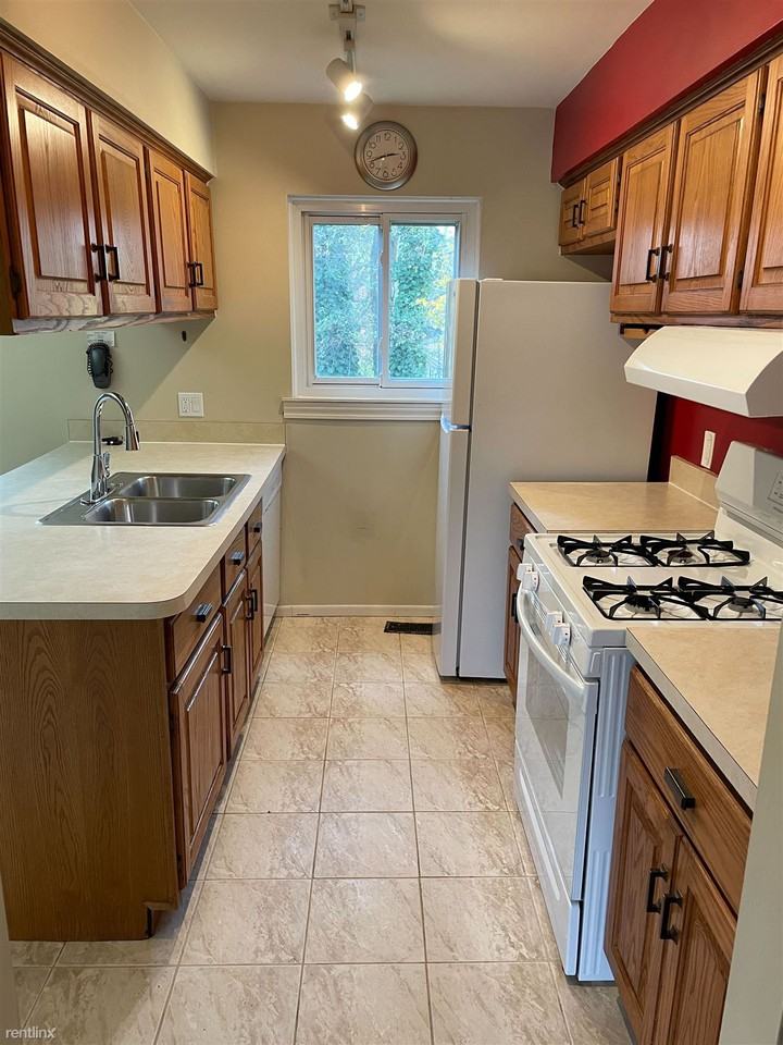 308 Skydale Dr - Photo 2 of 13