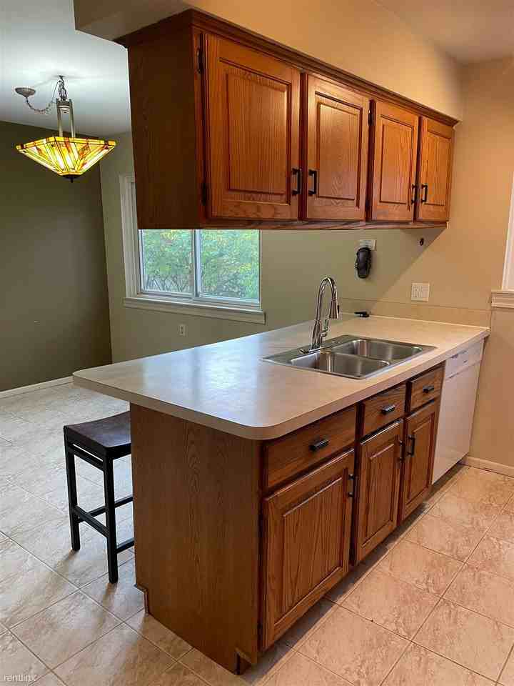 308 Skydale Dr - Photo 3 of 13