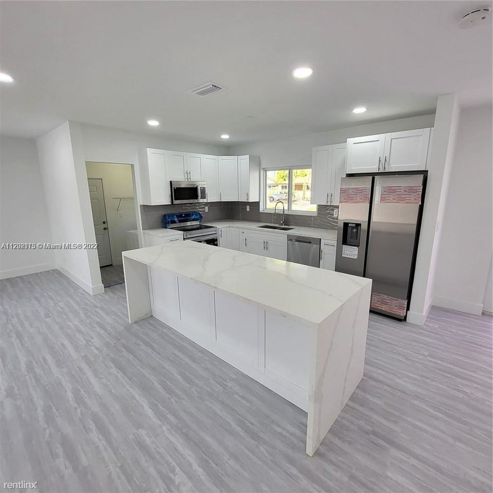 580 Ne 180th Dr - Photo 2 of 12